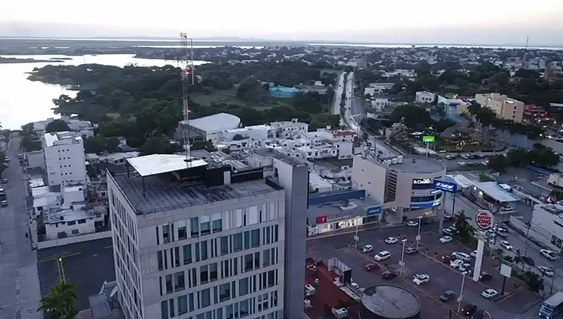 Ver: El edificio sobre la ciudad