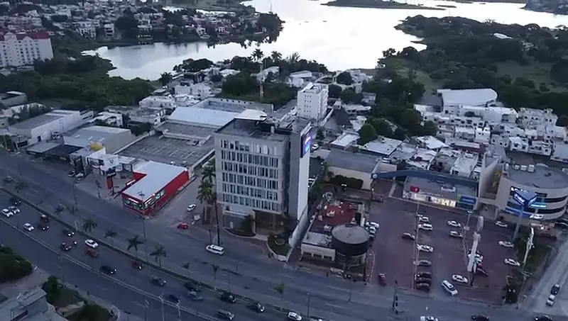Corredor de Av. Hidalgo con tráfico visto desde el aire