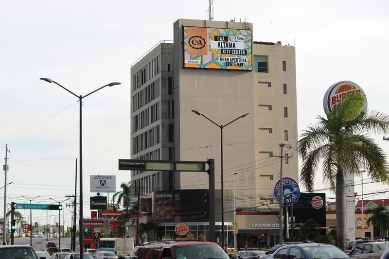 Ver: El edificio desde la avenida