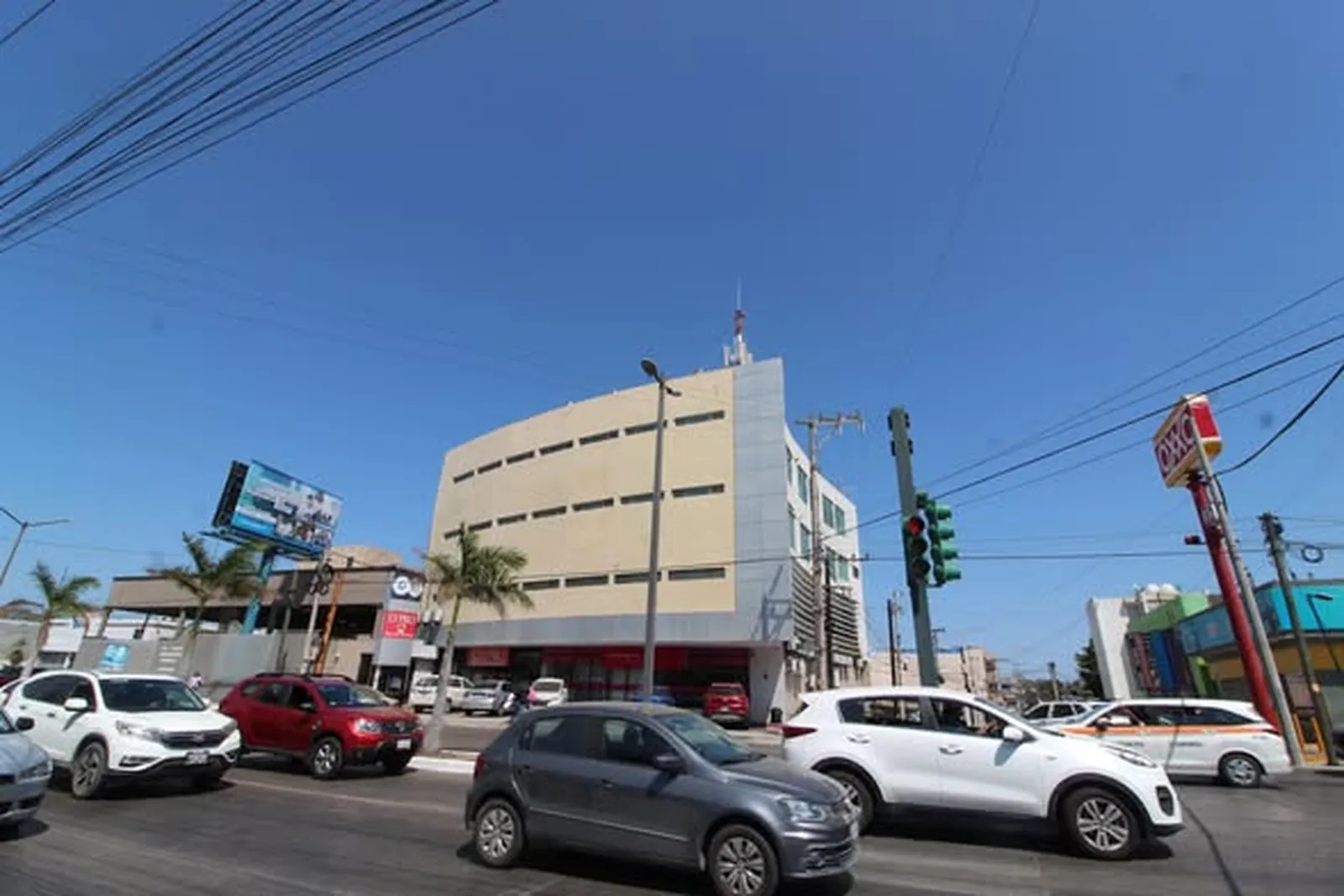 Edificio de oficinas en la esquina de Av. Universidad con calle 5ta, Tampico